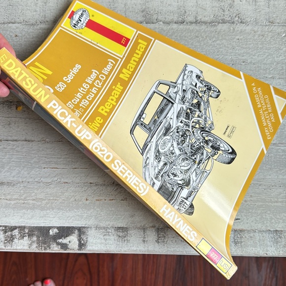 Haynes repair manual for 1973-1979 620 Series pick-up truck 💛 Excellent shape! - Picture 5 of 10